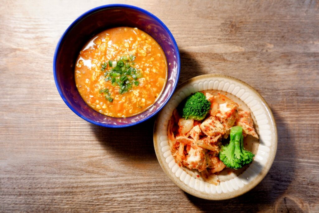 オートミール野菜スープ・キムチキンサラダ